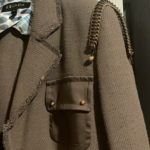 Blazer - Picture 4 of 11